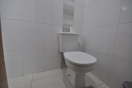 Banheiro de casa à venda com 2 quartos, 77m² em Parque Edu Chaves, São Paulo