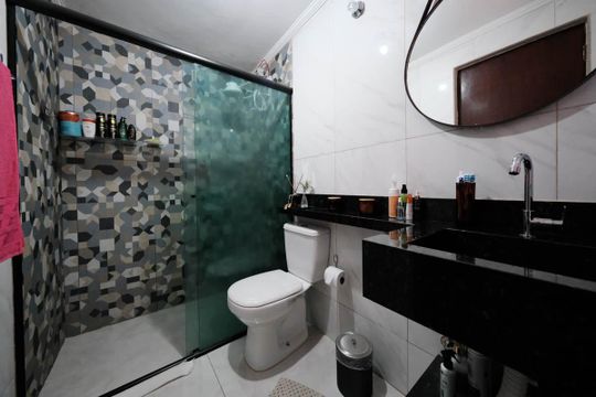 Banheiro de casa para alugar com 2 quartos, 70m² em Vila Nhocuné, São Paulo