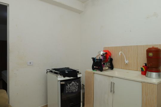 Sala/Cozinha de casa à venda com 1 quarto, 250m² em Conjunto Residencial José Bonifácio, São Paulo