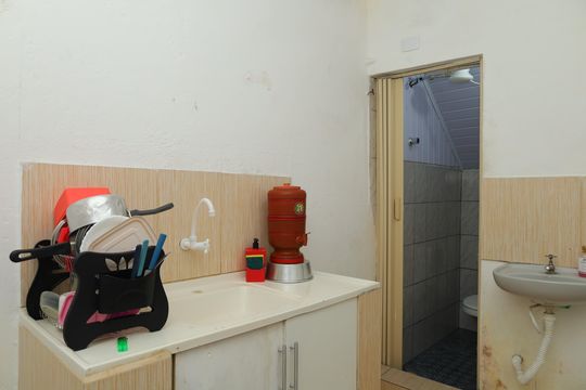 Cozinha de casa à venda com 1 quarto, 250m² em Conjunto Residencial José Bonifácio, São Paulo