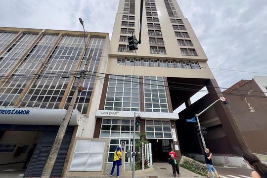 Fachada de apartamento para alugar com 1 quarto, 25m² em Centro, Curitiba