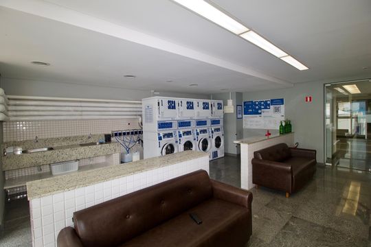 Área comum - Lavanderia de apartamento para alugar com 1 quarto, 25m² em Centro, Curitiba