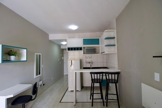Cozinha de apartamento para alugar com 1 quarto, 25m² em Centro, Curitiba