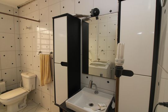 Banheiro Social de casa para alugar com 1 quarto, 130m² em Penha de França, São Paulo