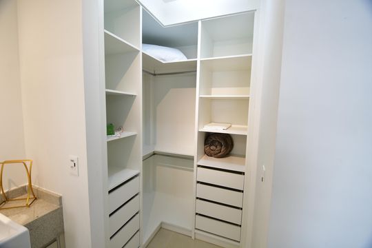 Quarto Suíte - Armário de kitnet/studio para alugar com 1 quarto, 47m² em Centro, Campinas
