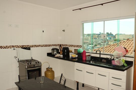Casa para alugar com 3 quartos, 200m² em Vila Elze, São Paulo