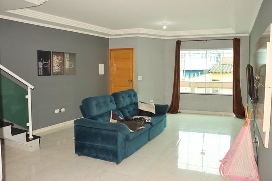 Casa para alugar com 3 quartos, 200m² em Vila Elze, São Paulo