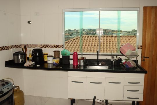 Casa para alugar com 3 quartos, 200m² em Vila Elze, São Paulo