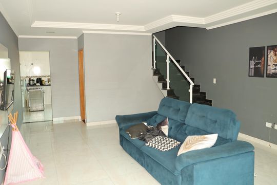 Casa para alugar com 3 quartos, 200m² em Vila Elze, São Paulo