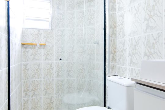 Banheiro  de apartamento para alugar com 2 quartos, 52m² em Jardim Iporanga, Guarulhos