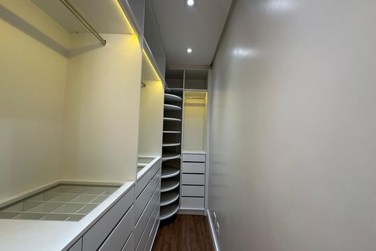 Closet da suíte de apartamento para alugar com 3 quartos, 71m² em Centro, Barueri