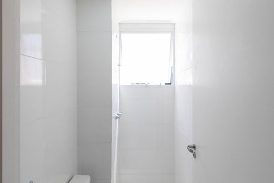 Banheiro de apartamento à venda com 2 quartos, 44m² em Campo Grande, Rio de Janeiro