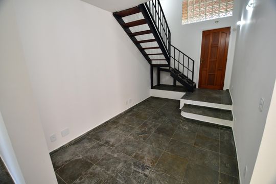 Casa de Condomínio para alugar com 3 quartos, 160m² em Real Parque, Campinas