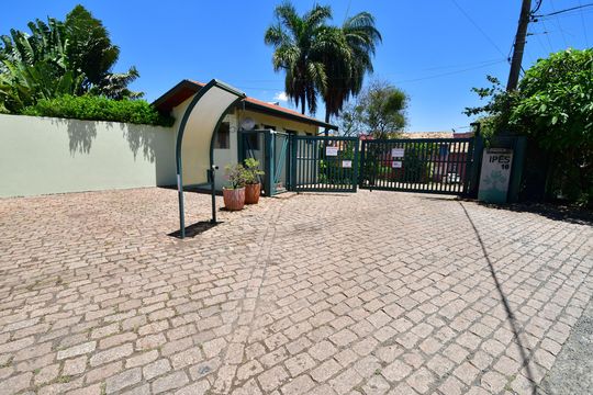 Fachado do condomínio de casa de condomínio para alugar com 3 quartos, 160m² em Real Parque, Campinas