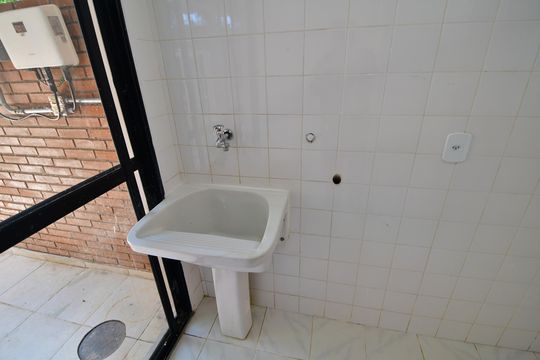 Área de Serviço de casa de condomínio para alugar com 3 quartos, 160m² em Real Parque, Campinas