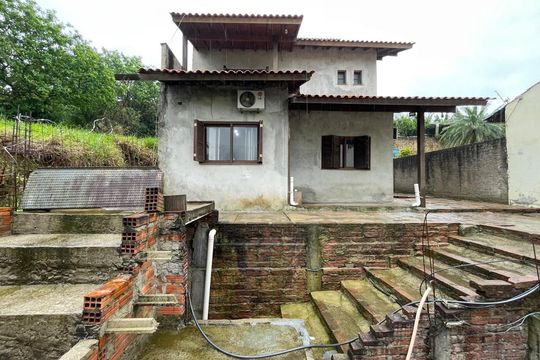 Casa à venda com 3 quartos, 200m² em Petrópolis, Novo Hamburgo