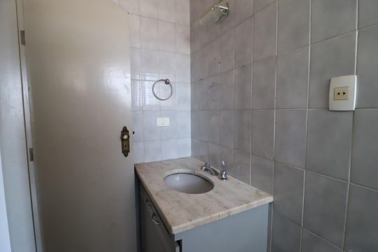 Banheiro Social de casa para alugar com 7 quartos, 180m² em Nossa Senhora Aparecida, Uberlândia