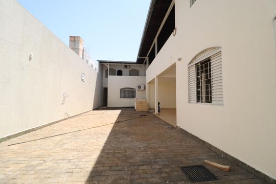 Quintal de casa para alugar com 7 quartos, 180m² em Nossa Senhora Aparecida, Uberlândia