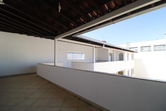 Varanda de casa para alugar com 7 quartos, 180m² em Nossa Senhora Aparecida, Uberlândia