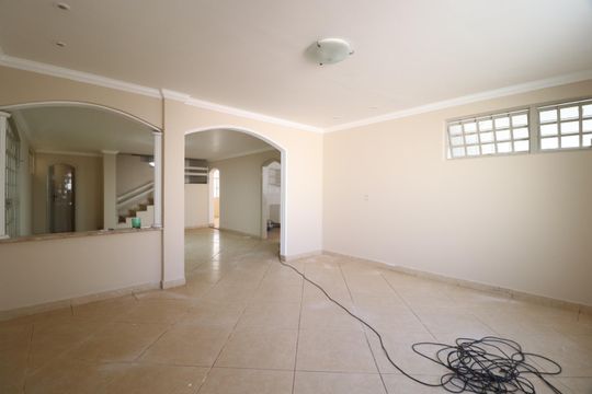 Sala 3 de casa para alugar com 7 quartos, 180m² em Nossa Senhora Aparecida, Uberlândia