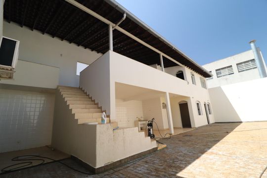 Quintal de casa para alugar com 7 quartos, 180m² em Nossa Senhora Aparecida, Uberlândia