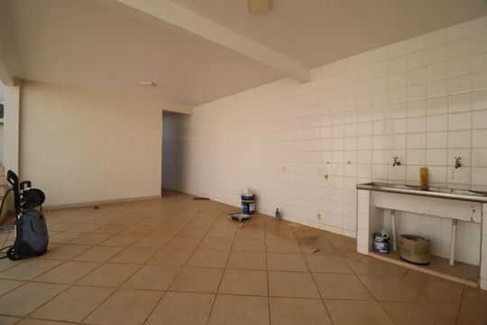 Área de Serviço de casa para alugar com 7 quartos, 180m² em Nossa Senhora Aparecida, Uberlândia