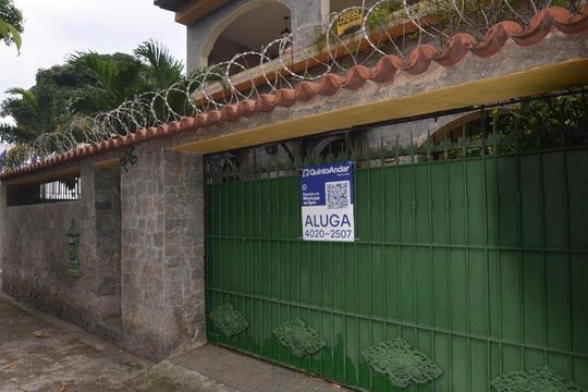 Fachada de casa para alugar com 3 quartos, 79m² em Osvaldo Cruz, Rio de Janeiro