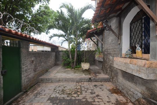 Quintal de casa para alugar com 3 quartos, 79m² em Osvaldo Cruz, Rio de Janeiro