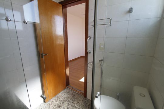 Banheiro da Suíte de apartamento à venda com 4 quartos, 120m² em Padre Eustáquio, Belo Horizonte