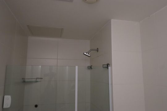 Banheiro de apartamento para alugar com 1 quarto, 50m² em Caminho das Árvores, Salvador