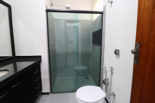 Banheiro Social de casa para alugar com 3 quartos, 200m² em Cidade Jardim, Uberlândia