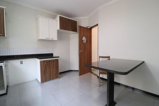 Cozinha de casa para alugar com 3 quartos, 200m² em Cidade Jardim, Uberlândia