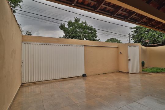 Garagem de casa para alugar com 3 quartos, 200m² em Cidade Jardim, Uberlândia