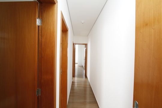 Corredor de apartamento à venda com 3 quartos, 130m² em Monsenhor Messias, Belo Horizonte