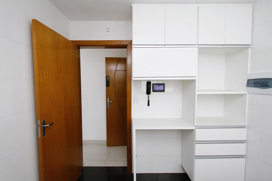 Cozinha de apartamento à venda com 3 quartos, 130m² em Monsenhor Messias, Belo Horizonte