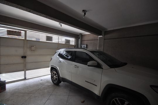 Garagem de casa à venda com 4 quartos, 300m² em Jardim Modelo, São Paulo