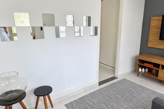 Sala de casa de condomínio para alugar com 1 quarto, 50m² em Quintino Bocaiúva, Rio de Janeiro
