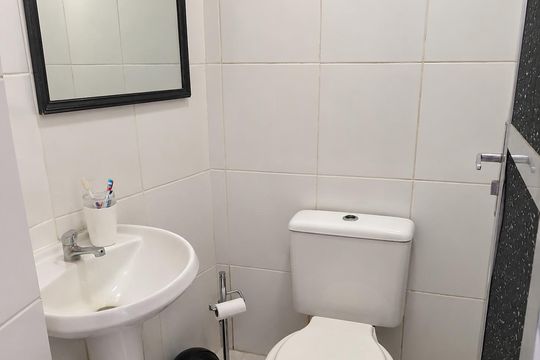 Lavabo de casa de condomínio para alugar com 1 quarto, 50m² em Quintino Bocaiúva, Rio de Janeiro