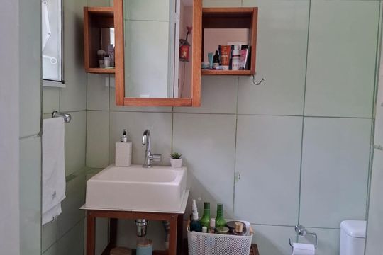 Banheiro de casa de condomínio para alugar com 1 quarto, 50m² em Quintino Bocaiúva, Rio de Janeiro