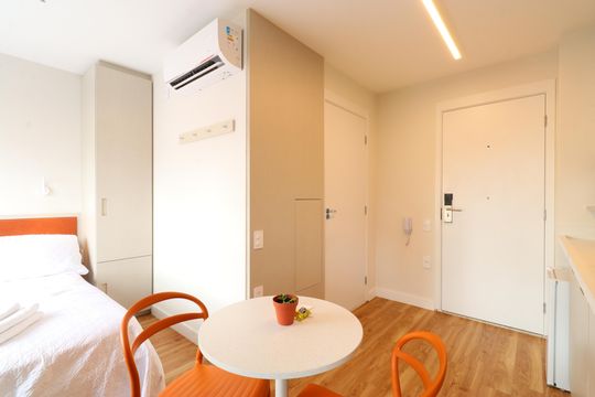 Cozinha de kitnet/studio à venda com 1 quarto, 21m² em Pompeia, São Paulo