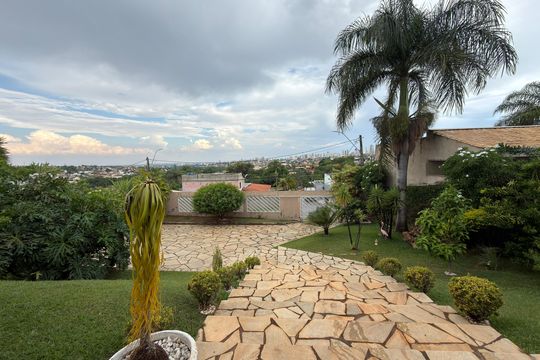Casa à venda com 5 quartos, 1000m² em Colônia Agrícola Samambaia, Brasília