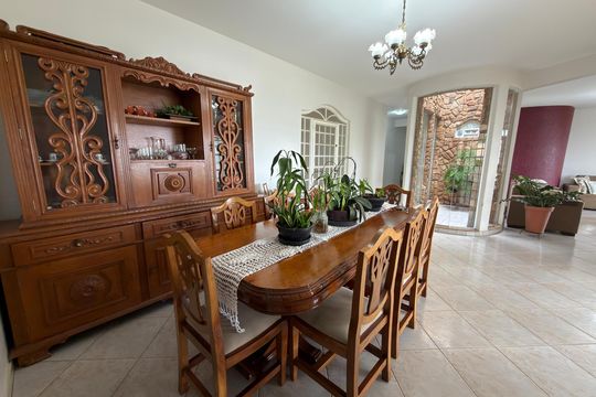 Casa à venda com 5 quartos, 1000m² em Colônia Agrícola Samambaia, Brasília