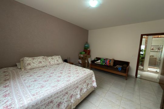 Casa à venda com 5 quartos, 1000m² em Colônia Agrícola Samambaia, Brasília
