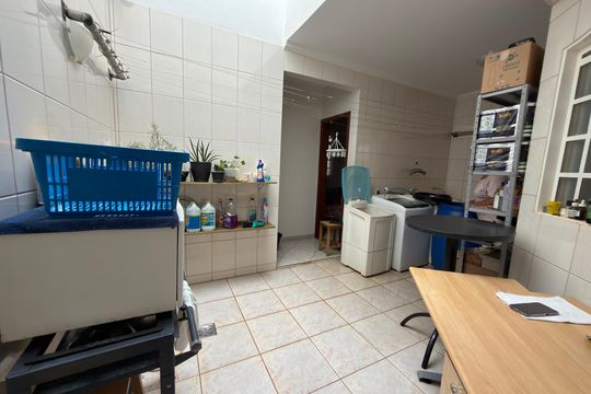 Casa à venda com 5 quartos, 1000m² em Colônia Agrícola Samambaia, Brasília