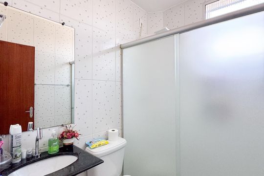 Banheiro de apartamento para alugar com 2 quartos, 49m² em Eldorado, Contagem
