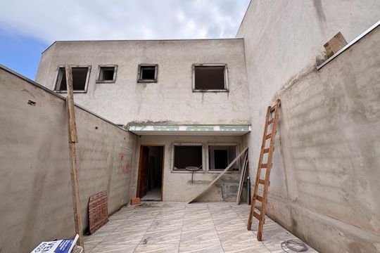 Garagem de casa à venda com 2 quartos, 70m² em Vila Lucinda, Santo André
