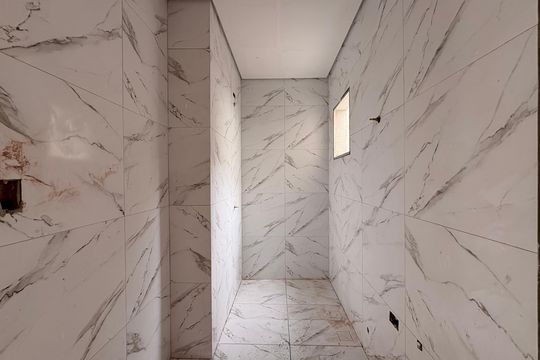 Banheiro  de casa à venda com 2 quartos, 70m² em Vila Lucinda, Santo André