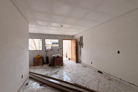 Sala/ cozinha  de casa à venda com 2 quartos, 70m² em Vila Lucinda, Santo André