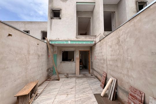 Garagem de casa à venda com 2 quartos, 72m² em Vila Lucinda, Santo André