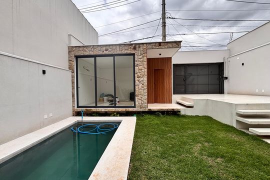 Piscina de casa à venda com 3 quartos, 265m² em Vila Nova Conceição, São Paulo